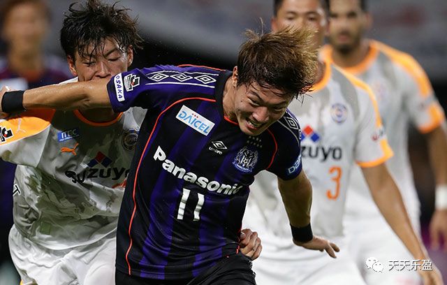 包含全锦赛转会风云：本菲卡盯上锋线强援，梅德韦杰夫或成交易筹码的词条